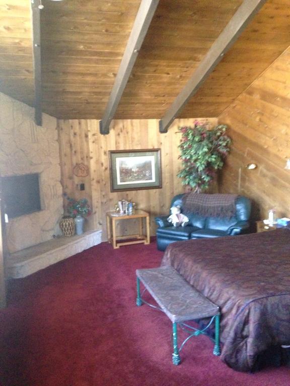 Switzerland Haus Bed And Breakfast Inn Big Bear Lake Room photo